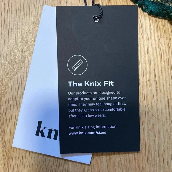 Knixy Lace Deep-V Bralette - Emerald limited edition - Picture 4 of 8